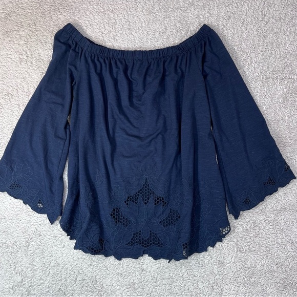 Adiva black top with cutouts on bottom of shirt and cuffs size medium - Picture 8 of 9